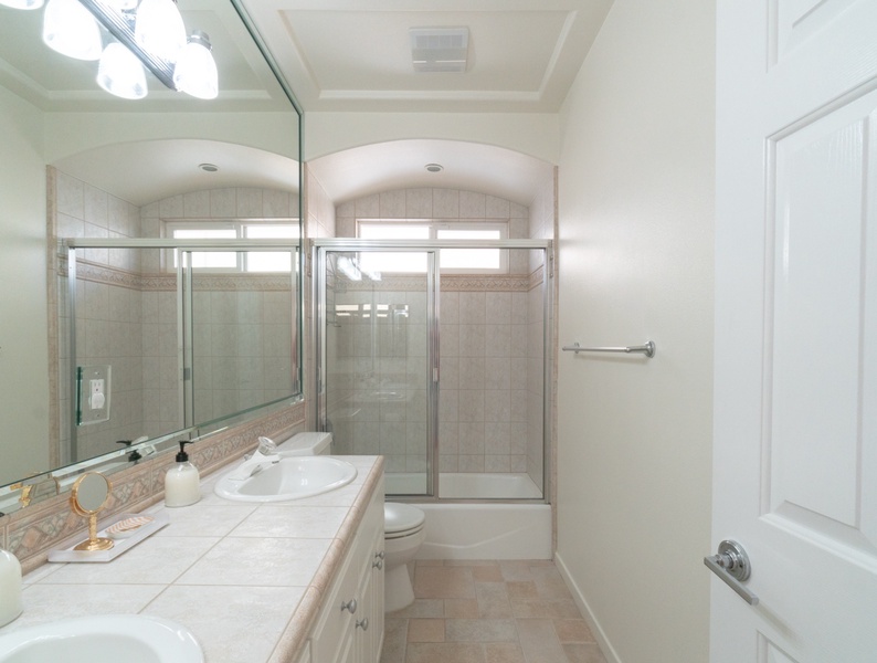 Common full bathroom with a glass shower_bath tub enclosure
