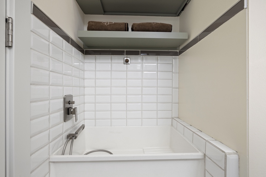 Practical laundry space with full-size washer and dryer — making long stays effortless and convenient.