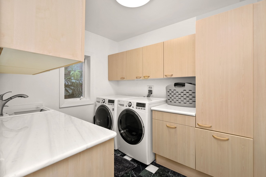 In-unit washer and dryer.