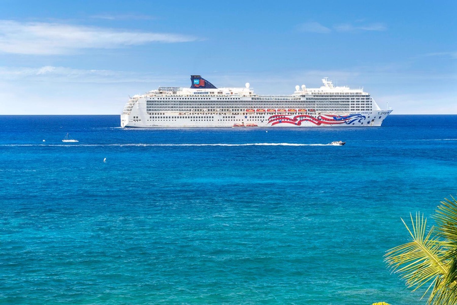 Enjoy the Pacific Views from the lanai.