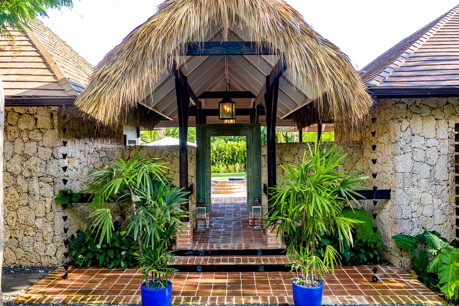The charming entrance of Casa Tamarindos.