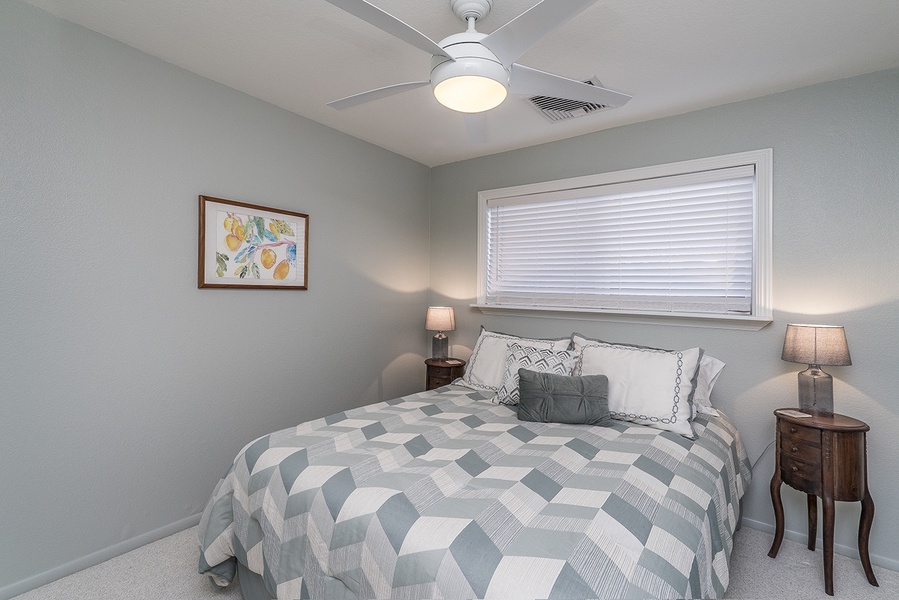 Cottage: Guest Bedroom 2, Queen Bed.