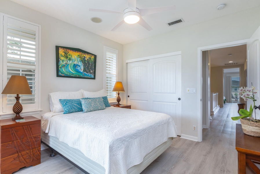 Guest bedroom with queen bed