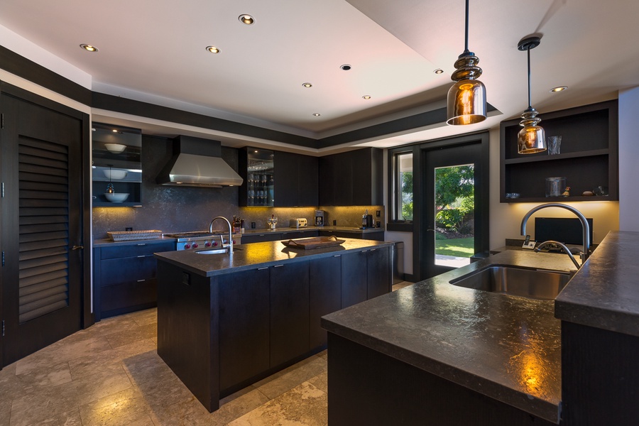 Fully equipped, modern kitchen