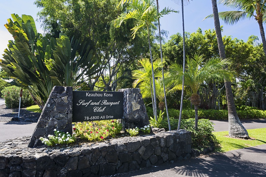 Feel at home from the moment you arrive with a welcoming entrance surrounded by lush tropical landscaping.