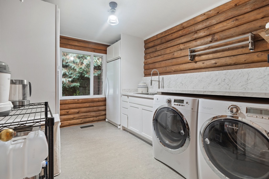 Laundry area with a washer/dryer
