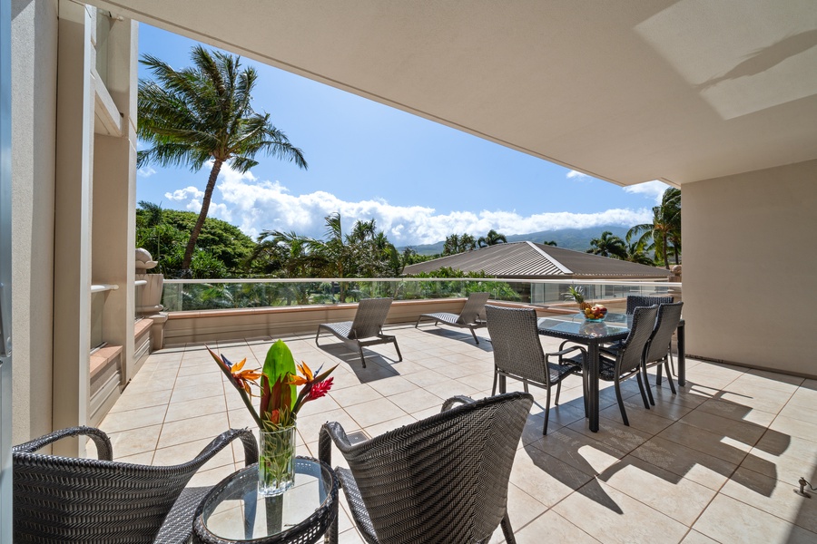The expansive lanai at Honua Kai Konea 230/232 offers plenty of room to dine, relax, and enjoy the view