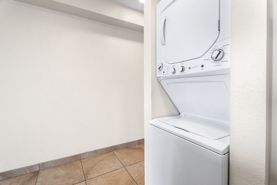 In-unit washer and dryer add convenience—pack light and stay fresh throughout your island stay.