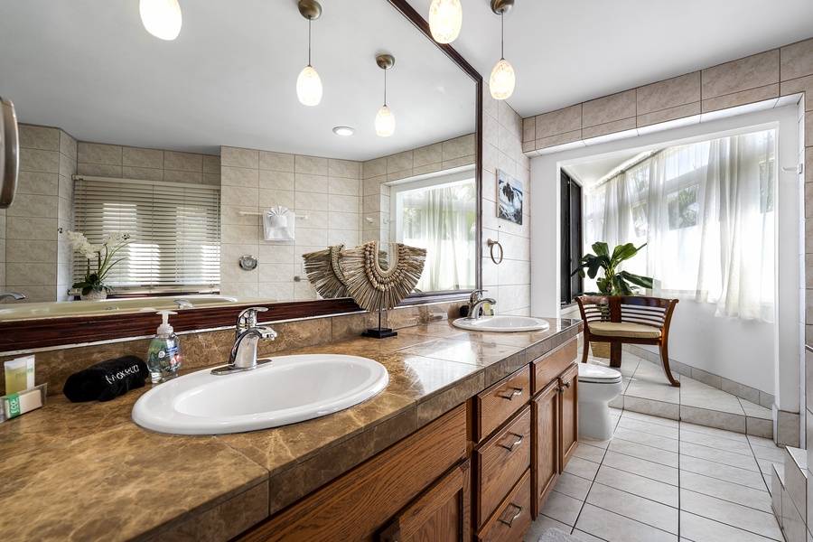 Second floor primary ensuite with dual vanities