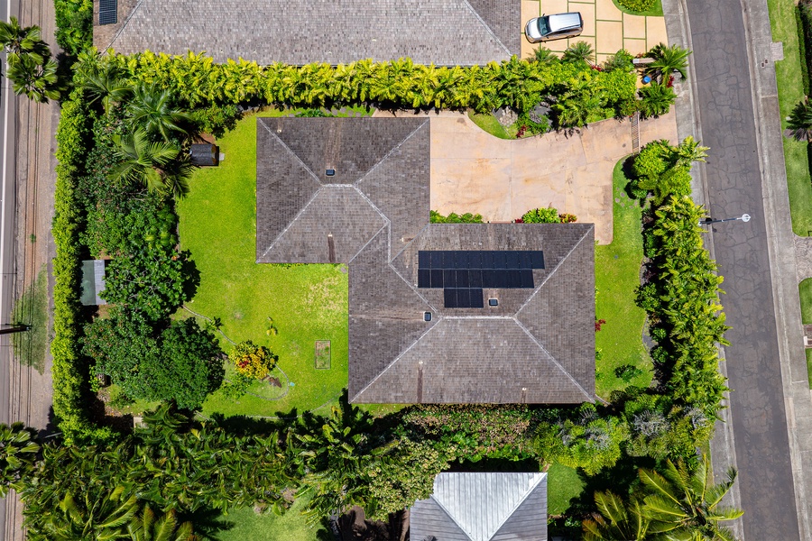 Direct overhead view of Kaunala Retreat showcasing its private layout and lush green yard.