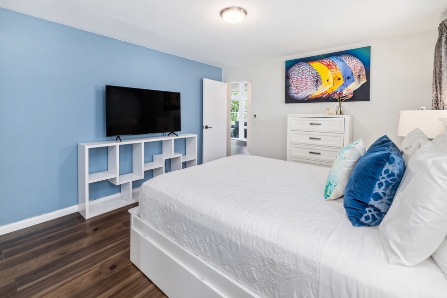 Stylish fourth guest suite with bright decor, split AC and a flat-screen TV for cozy evenings.