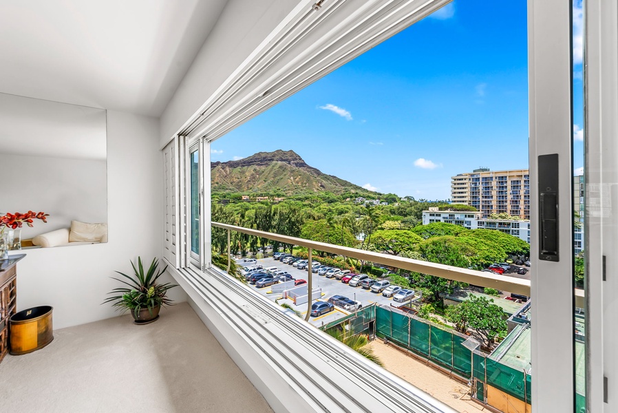 Framed by full-length windows, the panoramic Diamond Head view elevates your everyday.