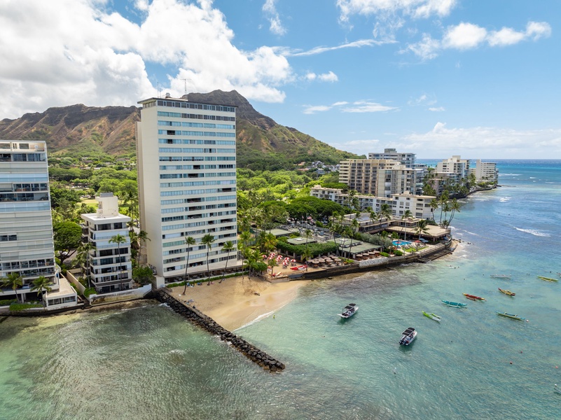 Colony Surf’s prime position places guests steps from Diamond Head hiking, Waikiki Beach, and iconic oceanfront dining.