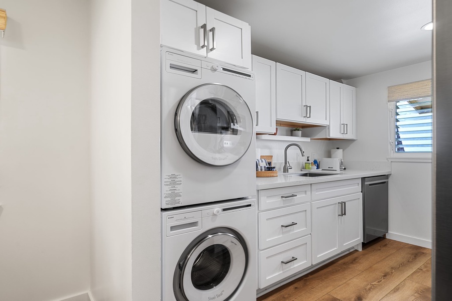 Full-sized washer and dryer make extended stays and beach days easy and stress-free.
