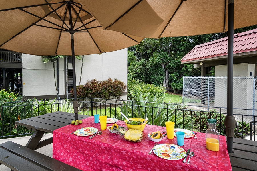 Take advantage of the picnic table at Kona Mansions