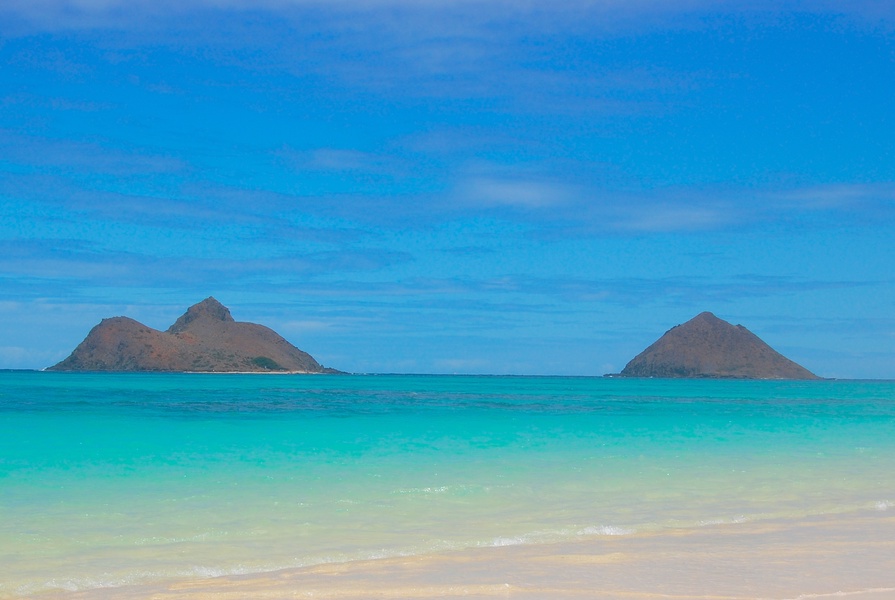 Crystal-clear waters and the iconic Mokulua Islands just offshore.