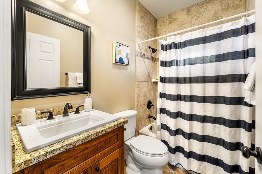 Downstairs guest bathroom with tub/shower combo