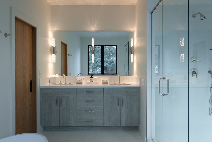 Dual vanity space for the primary ensuite