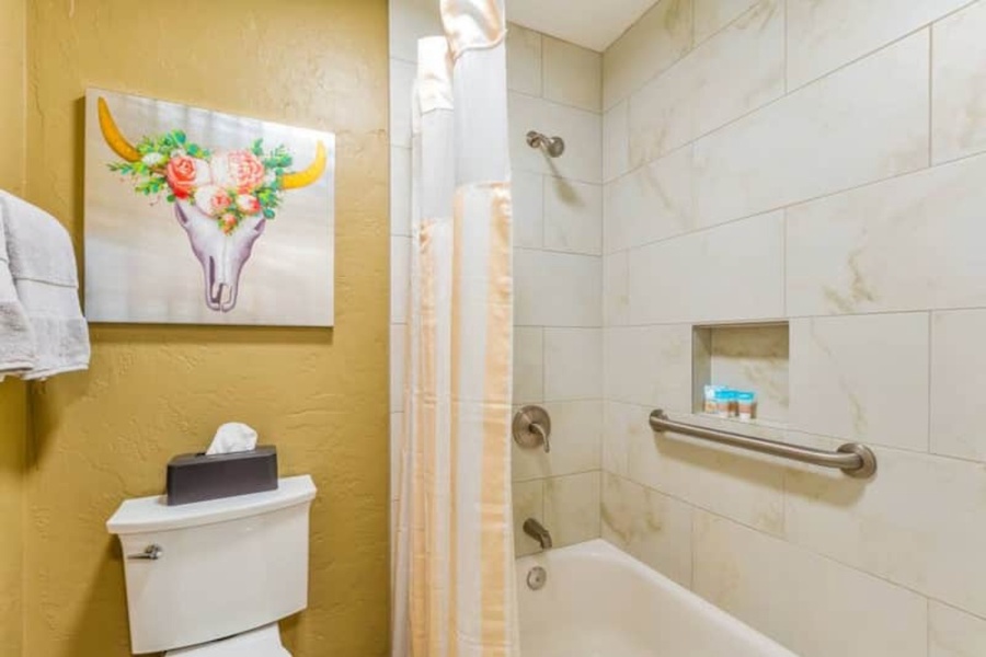 The bathroom features a shower/tub combo
