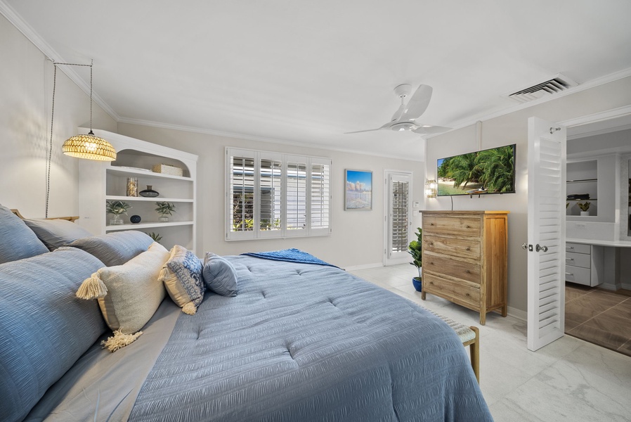 After a day exploring Oahu’s beaches, kick back with a movie night in this well-appointed primary suite.