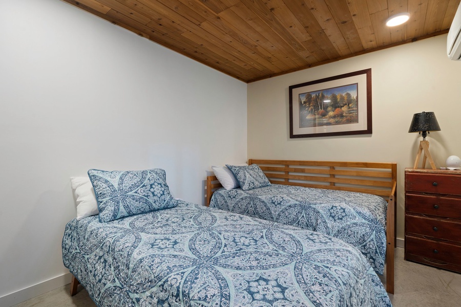 Need flexibility? The king bed in the second bedroom can be converted into two twins—perfect for families or friends.