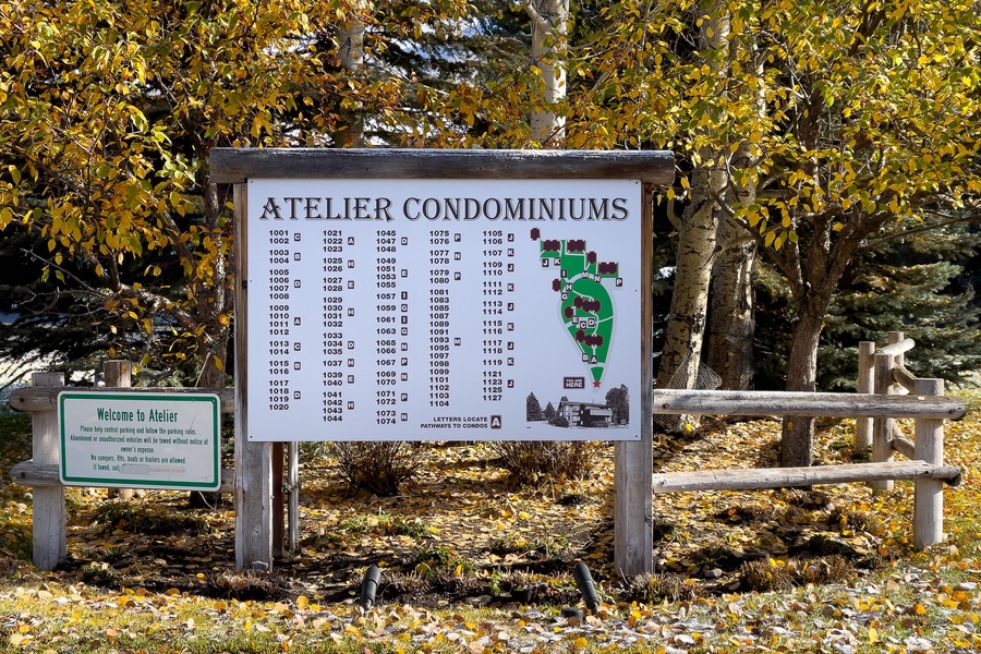 Navigate effortlessly with the Atelier Condominiums guidepost.