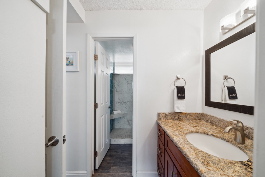 Royal Kahana 308’s bathroom blends granite counters, soft lighting, and modern style.