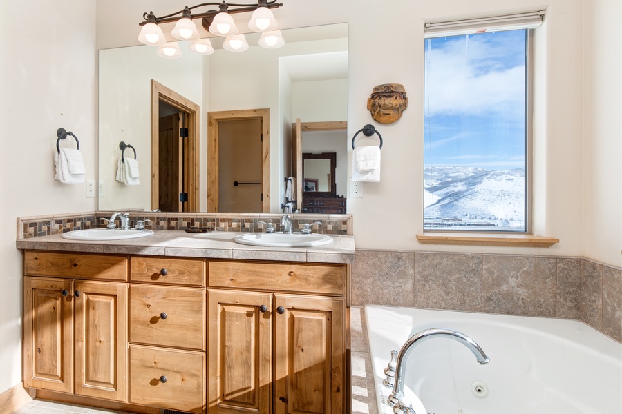 Take a bath with a beautiful view of the mountains