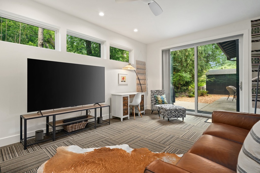 Game nights, movies, or nap time—the lounge space is relaxed and ready for anything.