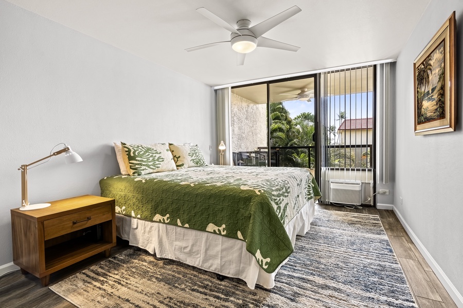 Bedroom features, King bed, A/C, Lanai access, and ensuite