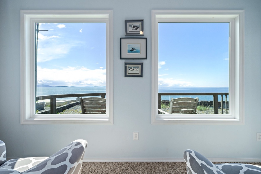 The West-facing living room cozy seating area with ocean views.