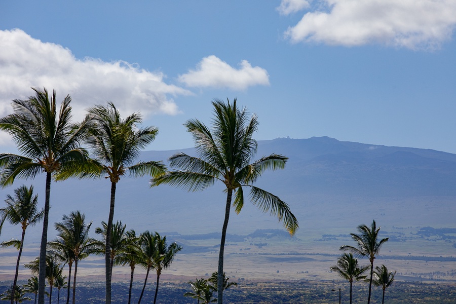 Breath-taking lanai views of the majestic Mauna Kea mountain!