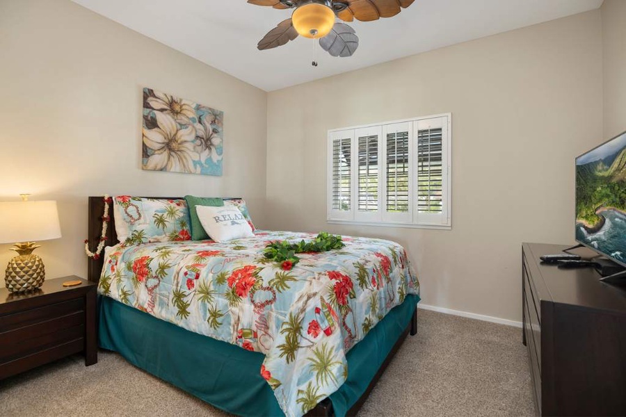 The second guest bedroom with bright tropical patterns.