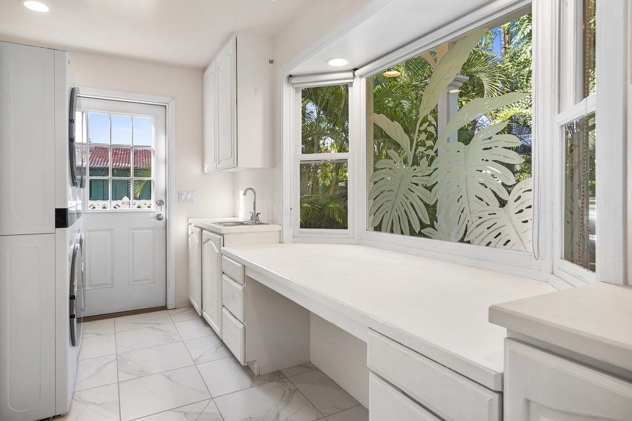 Spacious Laundry room/pantry area