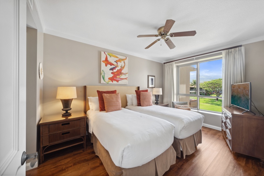 Twin beds in the guest suite at Honua Kai Konea 204 offer cozy, flexible sleeping arrangements for all ages.