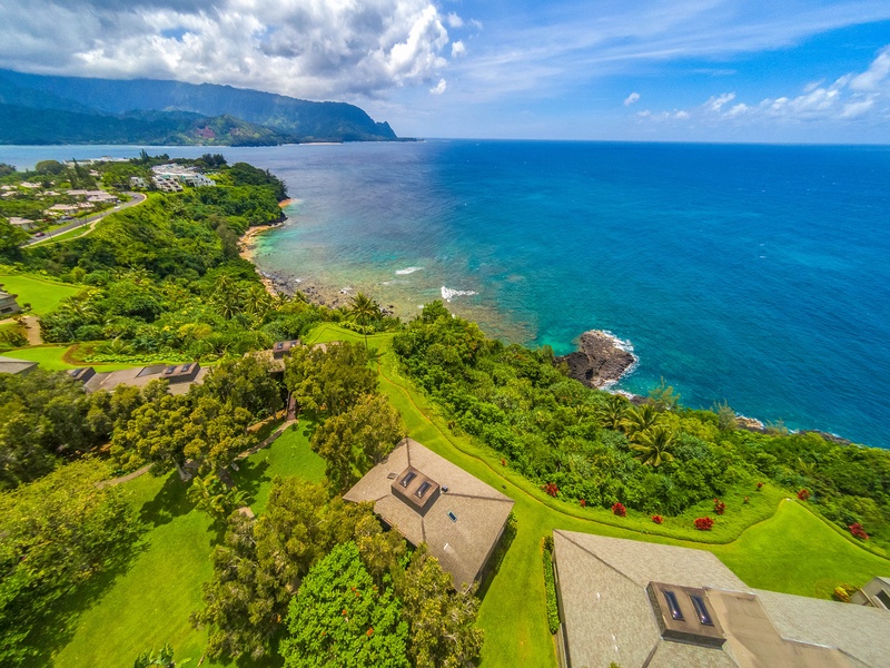 Pali Ke Kua 207, located in the exclusive neighborhood of Princeville on the North Shore of Kaua’i, is a resort condominium perched on top of a bluff 200 feet above the crystalline Pacific Ocean