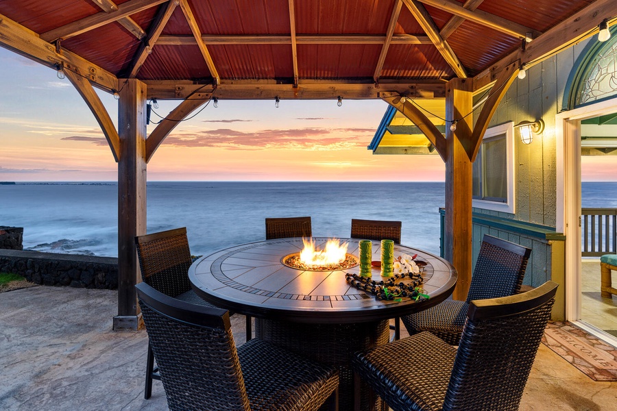 Sip morning Kona coffee or toast the sunset under the shade while the ocean breeze drifts in.