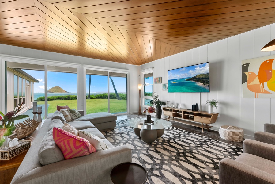 Unwind where mid-century design meets Lanikai’s stunning coastline.