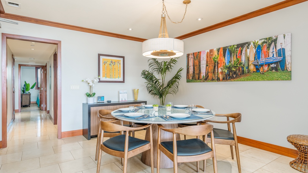 Elegant dining surrounded by island artistry.