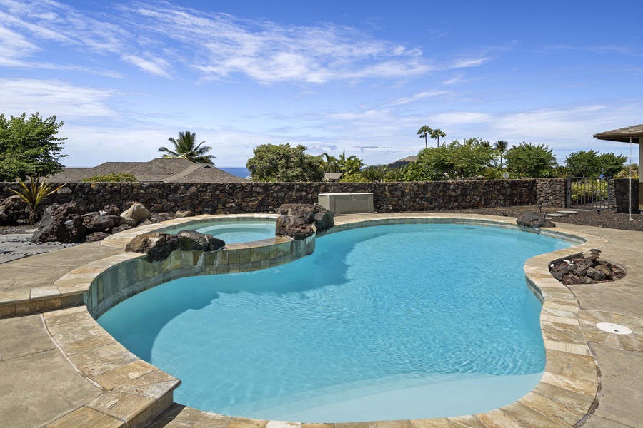 Take a dip under the Hawaiian sun.