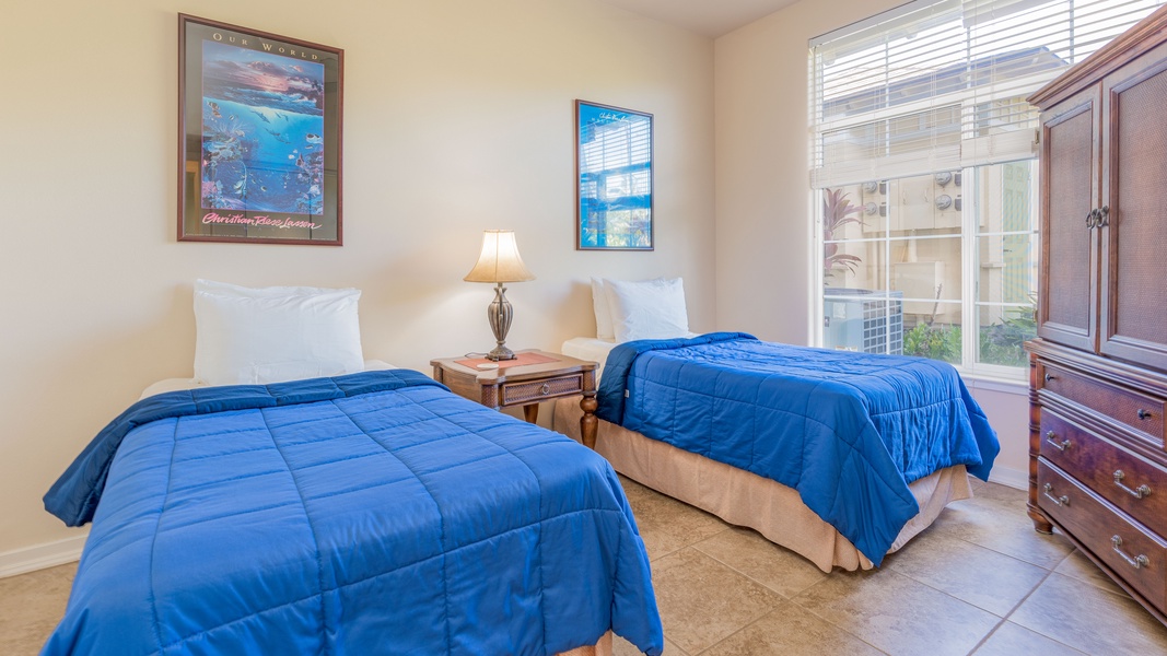 The third guest bedroom with twin beds and vibrant colors.