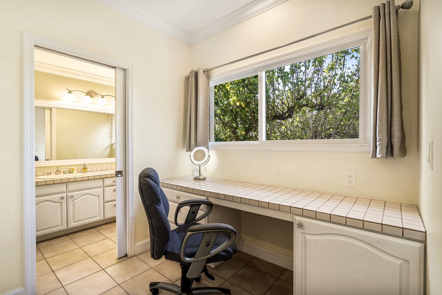 Office area in the guest bedroom