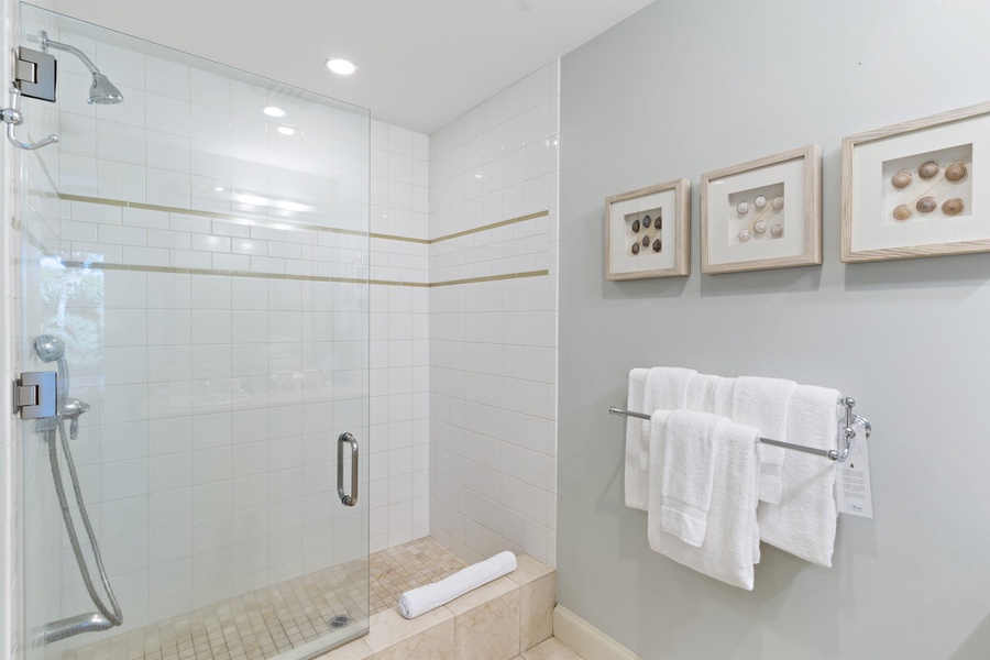 The ensuite bath at Wailea Hoolei 93-3 includes a separate walk-in shower for added luxury.