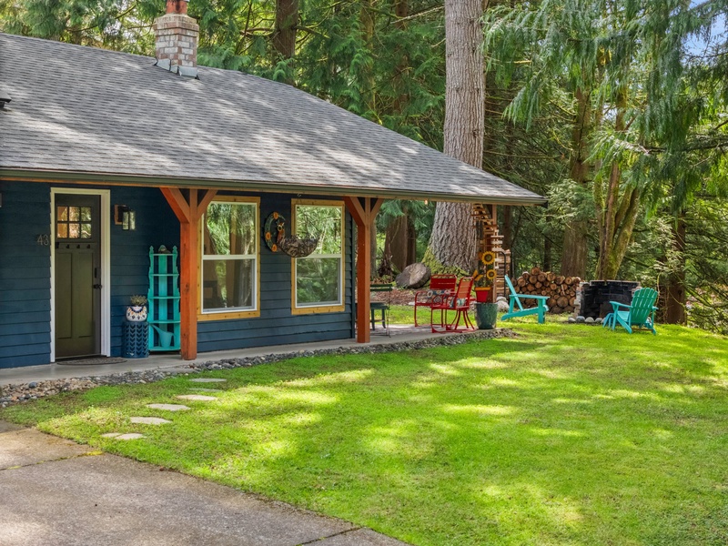 Let kids and pets play on the expansive lawn while you unwind beneath the trees—outdoor relaxation starts here.