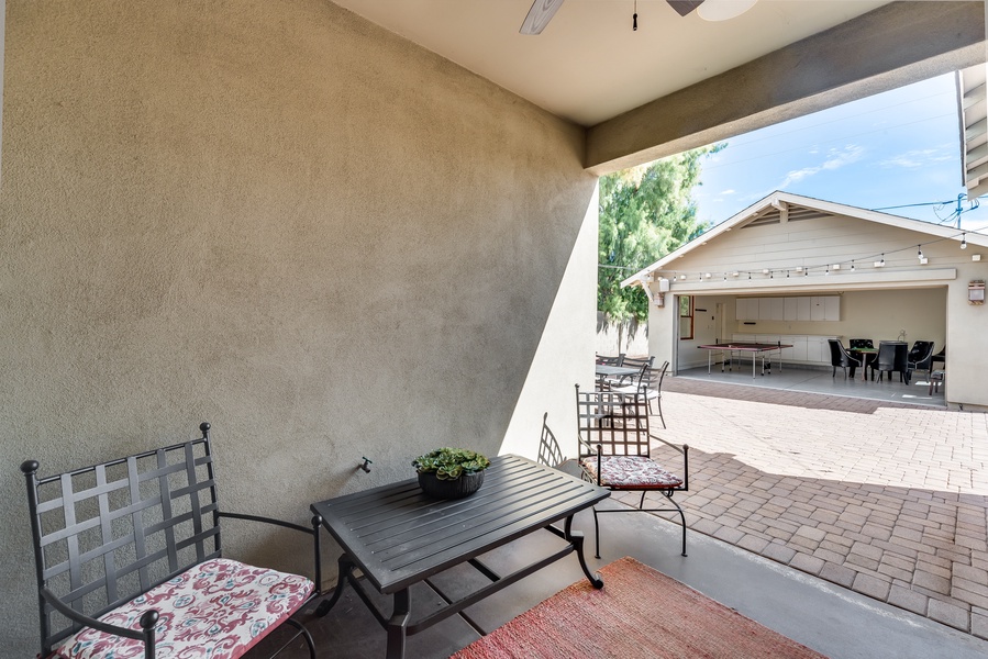Step out to the patio and grill out on the built-in BBQ, or enjoy a full outdoor kitchen while admiring the beautiful Arizona scenery