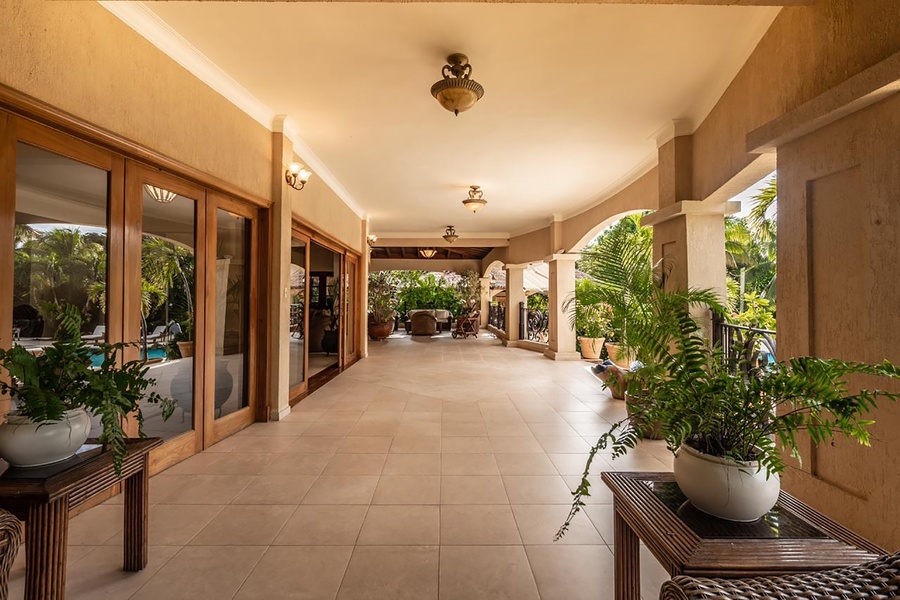 Other side of the hallway leading to the pool.