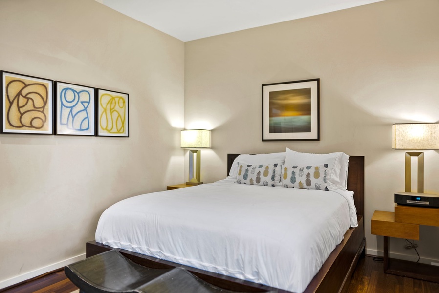 Supplementary amenities available to guests include an extra full bathroom, a full-sized washer and dryer in-unit