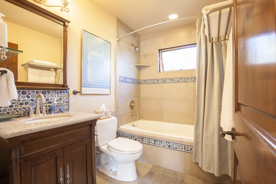 Second suite bathroom with jetted tub