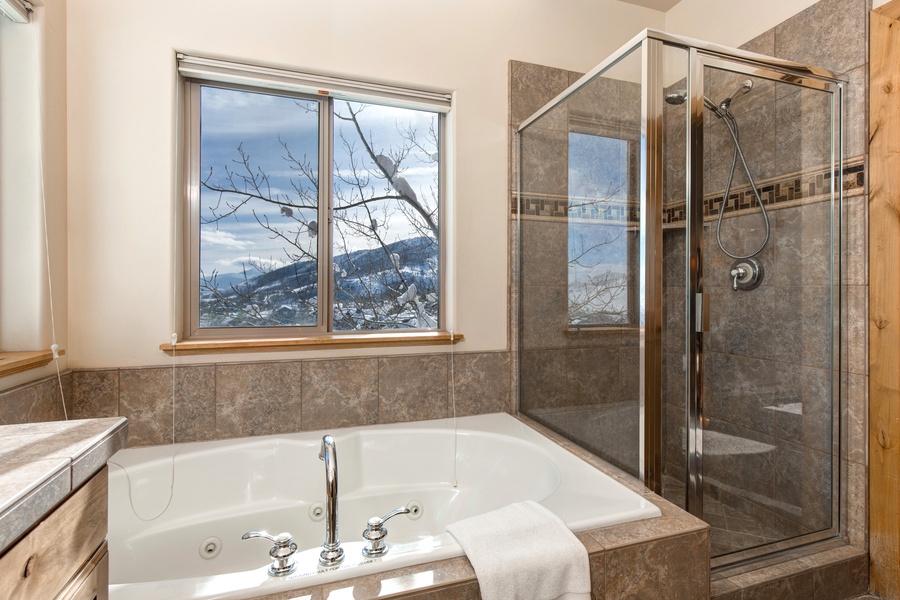Jet tub in master bathroom