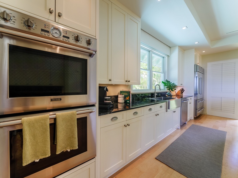Ample kitchen appliances and tools with wide countertop for all you culinary ventures.
